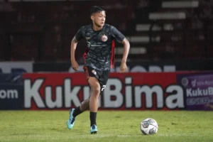 Persija Jakarta Siap Gempur Empat Laga Akhir: Tekad Dony Tri dan Shayne Pattynama Membara