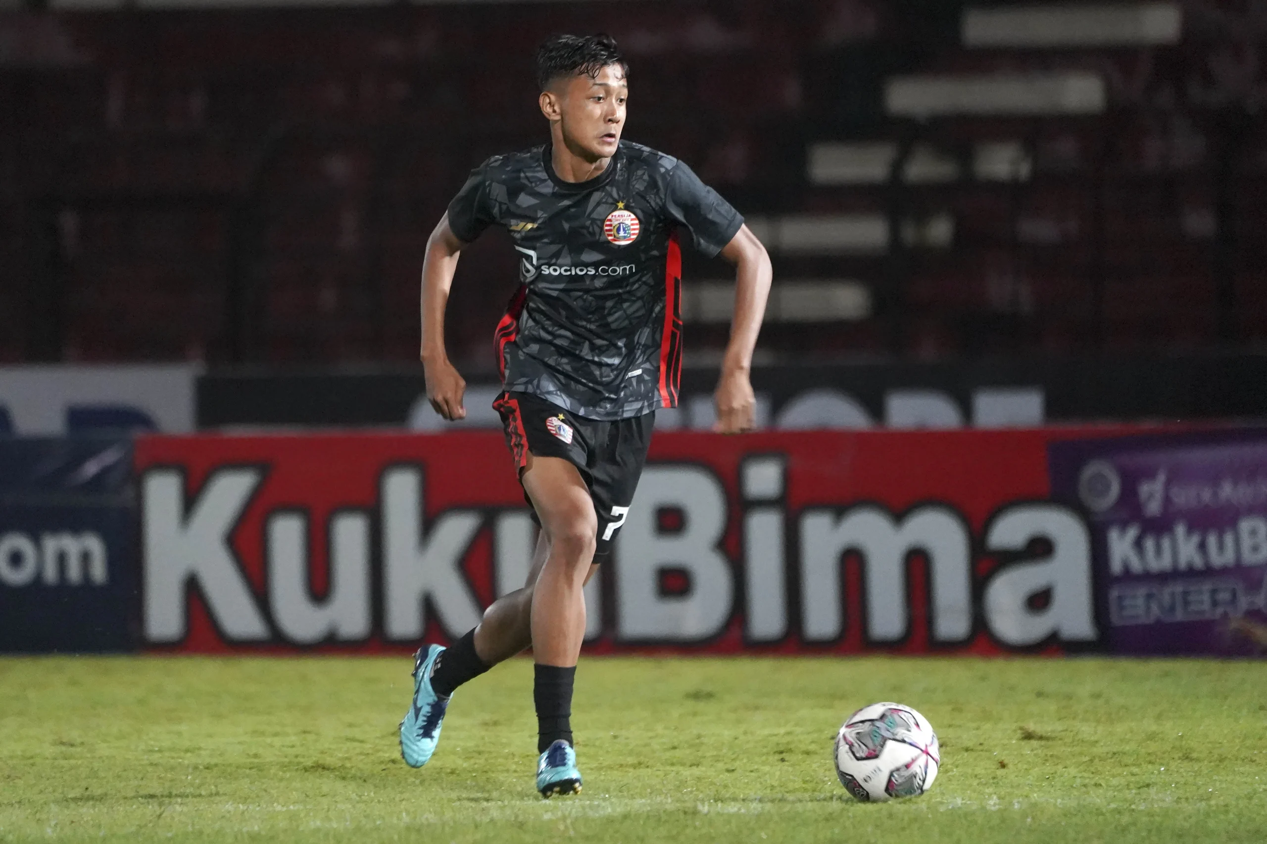 Persija Jakarta Siap Gempur Empat Laga Akhir: Tekad Dony Tri dan Shayne Pattynama Membara