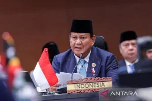Presiden Prabowo Subianto Tiba di Pulau Miangas Usai KTT ASEAN, Bawakan Bantuan dan Nyanyian Bersama Warga