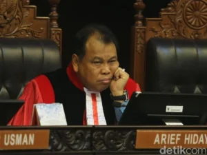 Profesor Emeritus Arief Hidayat: Dari Puncak MK ke Sorotan Kritik Hyper‑Regulation