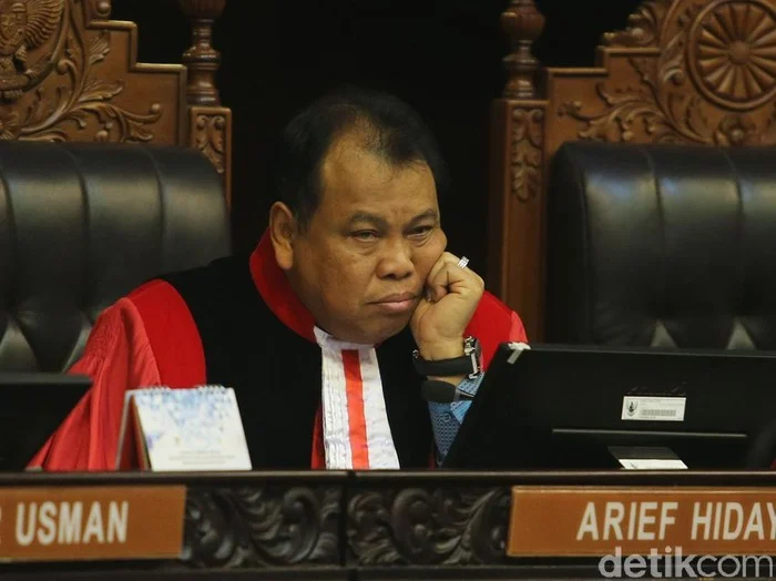 Profesor Emeritus Arief Hidayat: Dari Puncak MK ke Sorotan Kritik Hyper‑Regulation
