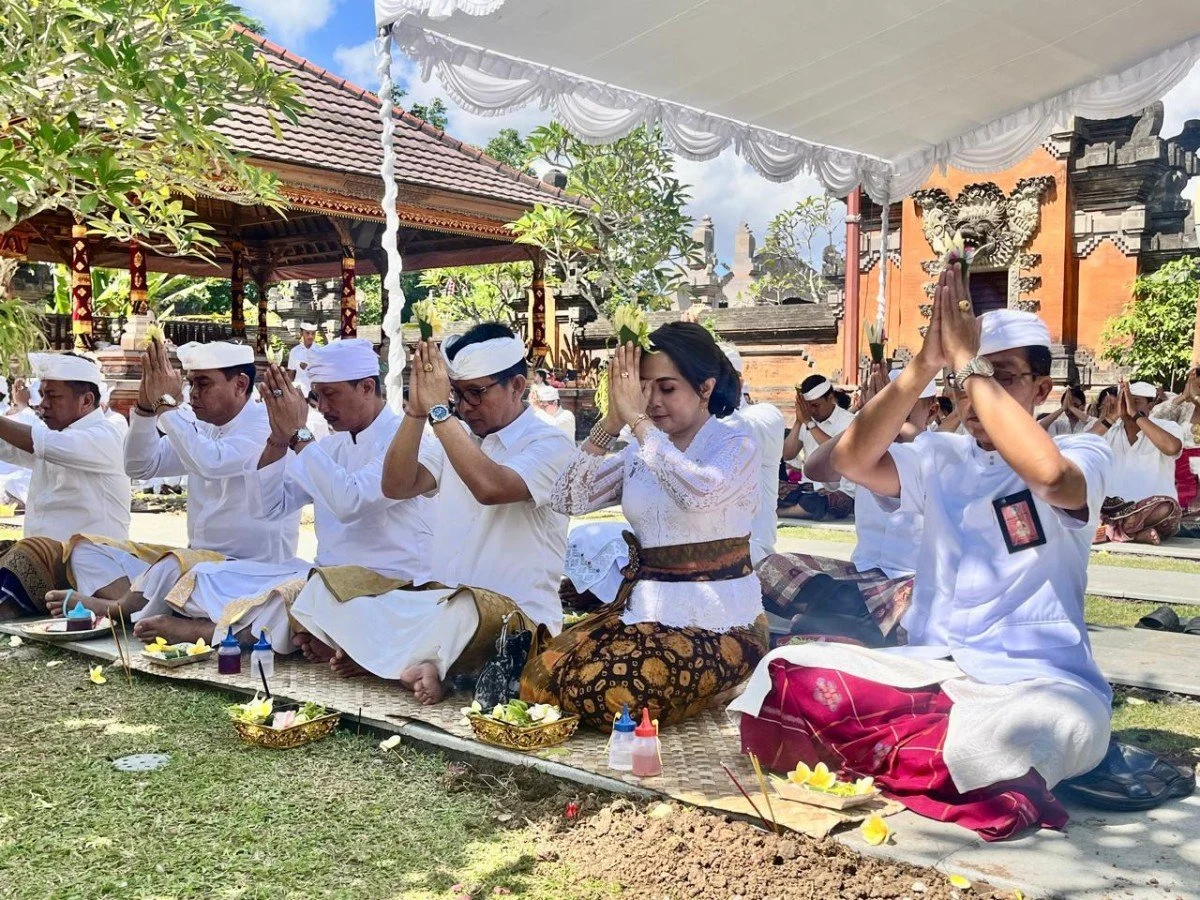 Rasniathi Adi Arnawa Apresiasi Tradisi Berbagi dan Toleransi Warga Raya Kampial saat Semarak Idul Adha 2026