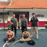Remaja Bawa Celurit Tertangkap di Margorejo, Polisi Amankan Lima Pemuda, Warga Resah