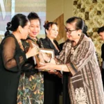 Reuni Alumni FEB Unud, Putri Koster Dorong Peran Akademisi Selamatkan Tenun Bali