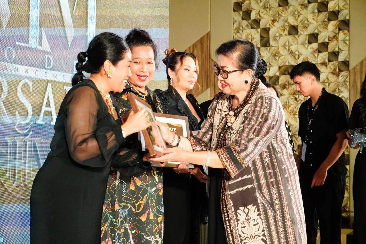 Reuni Alumni FEB Unud, Putri Koster Dorong Peran Akademisi Selamatkan Tenun Bali