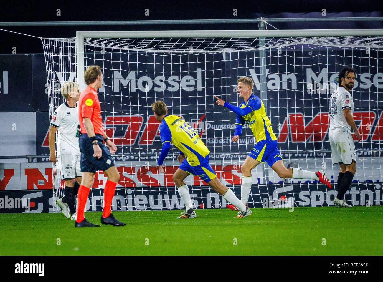 RKC Waalwijk Siap Mempertahankan Kejayaan dengan Jesper Uneken: Transfer ADO Den Haag Mengguncang Eredivisie