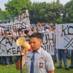 Skandal Guru Paksa 5 Murid SD Taliabu Makan Lumpur: Orangtua Mengamuk dan Tuntutan Hukum Mengguncang Maluku Utara
