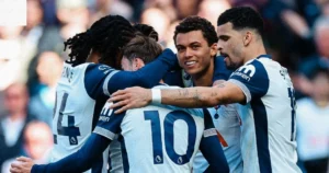 Spurs Selamat dari Zona Degradasi Usai Kemenangan Dramatis di Villa Park
