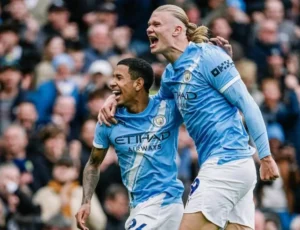 Thierno Barry Bikin Kejutan Besar: Brace di Laga Manchester City, Kontroversi Offside, dan Perayaan Viral dengan Sentuhan Ghana