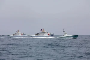 US Siapkan Ratusan Aset Militer untuk Memandu Kapal Lewati Selat Hormuz, Iran Gempur dengan Rudal
