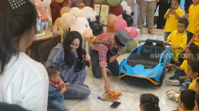Viral! Anak Denise Chariesta Gigit Teman Main di Playground, Apakah Ini Tanda Anak Aktif?