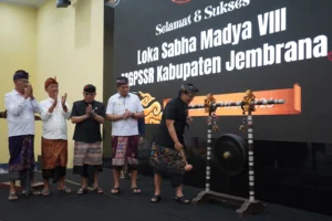 Wagub Giri Prasta Buka Loka Sabha Madya VIII MGPSSR Jembrana