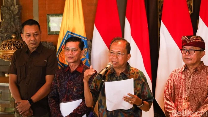 Wayan Koster Kobarkan Semangat Pendidikan di HUT SMKN 3 Kintamani, Ungkap Perjuangan dari Buruh hingga Gubernur Bali