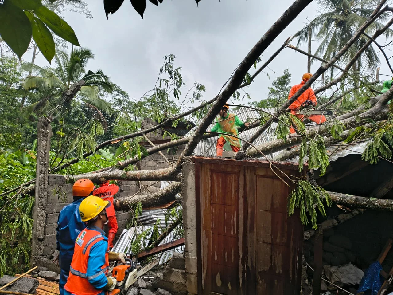 Angin Kencang Robohkan Pelinggih Warga di Kaliasem, Kerugian Ditaksir Rp30 Juta