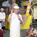 Bupati Adi Arnawa Hadiri Upacara Piodalan di Pura Dalem Puri Bongkasa