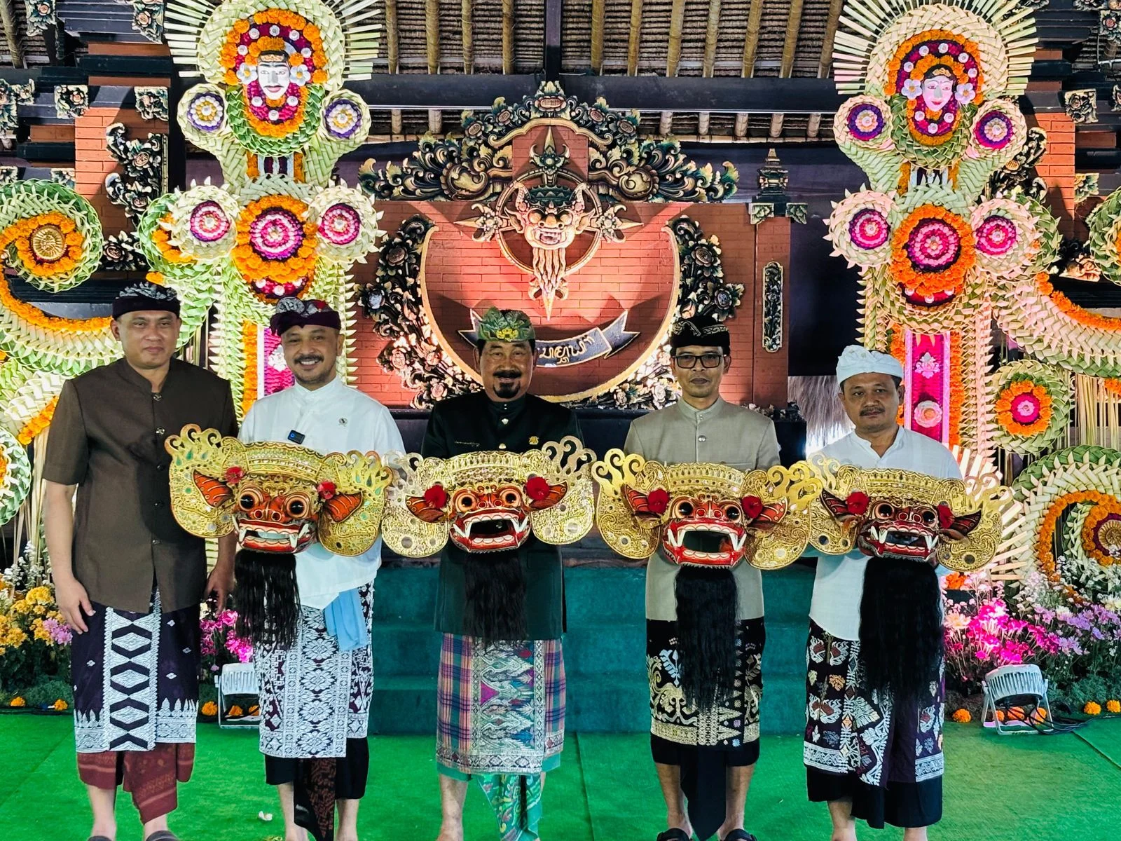 Bupati Badung Dukung Regenerasi Seniman Bali dengan Mengunjungi Latihan Gong Kebyar dan Bapang Barong