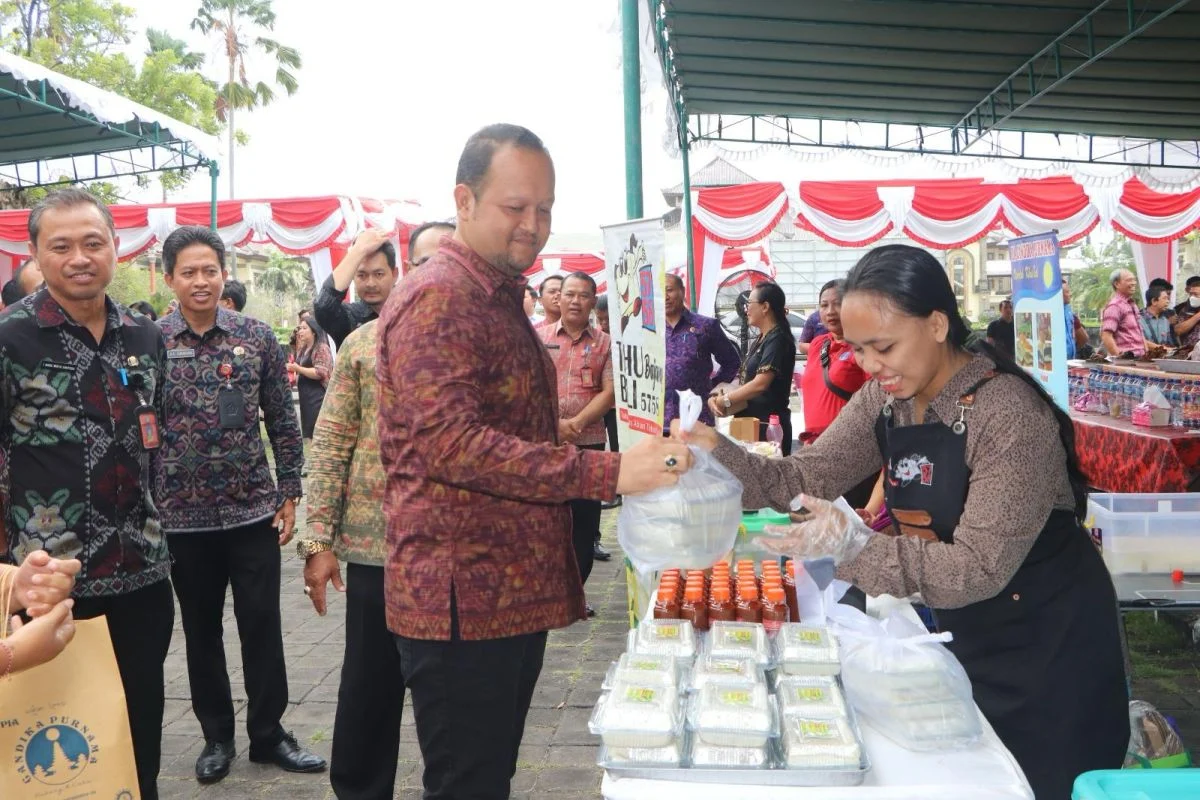 Bupati Badung Nilai Pasar Murah Banjar Penyarikan Efektif Jaga Daya Beli Warga