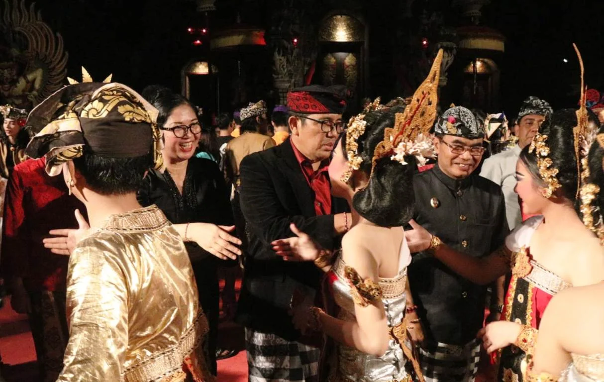 Bupati Satria Apresiasi Penampilan Sekaa Gong Candra Nirwana di PKB 2026