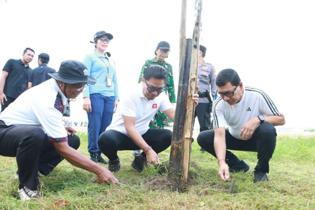 Denpasar Libatkan 50 Ribu Warga dalam Aksi Bersih Pantai dan Penanaman Pohon Peringati Hari Lingkungan Hidup
