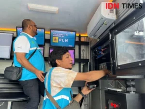 Dispatcher PLN Siaga Menjaga Listrik Bali Saat Galungan