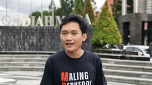 Ditemukan Alat Pelacak di Mobil Mewah, Eks Ketua BEM UGM Tiyo Ardianto Tuai Sorotan: Intimidasi atau Pamer Harta?