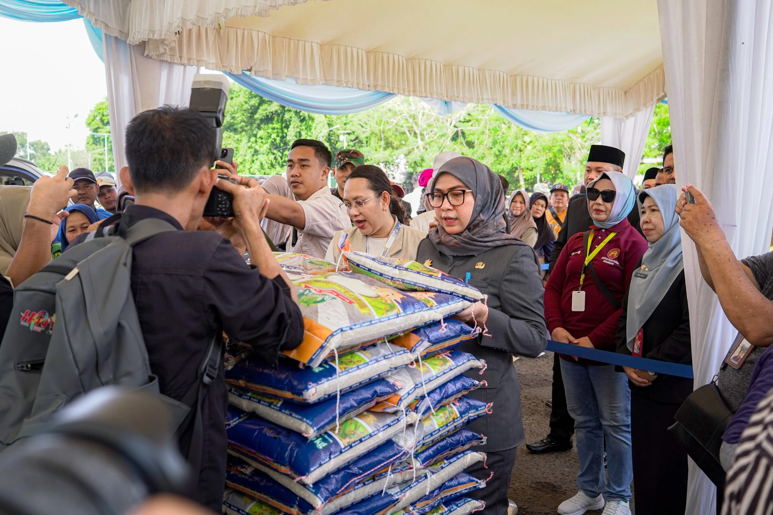Kendalikan Inflasi, Banjar Penyarikan Benoa Gelar Pasar Murah Bersubsidi