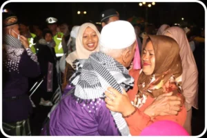 Kepulangan Jemaah Haji Jembrana dari Tanah Suci Dibalut Tangis Haru dan Syukur