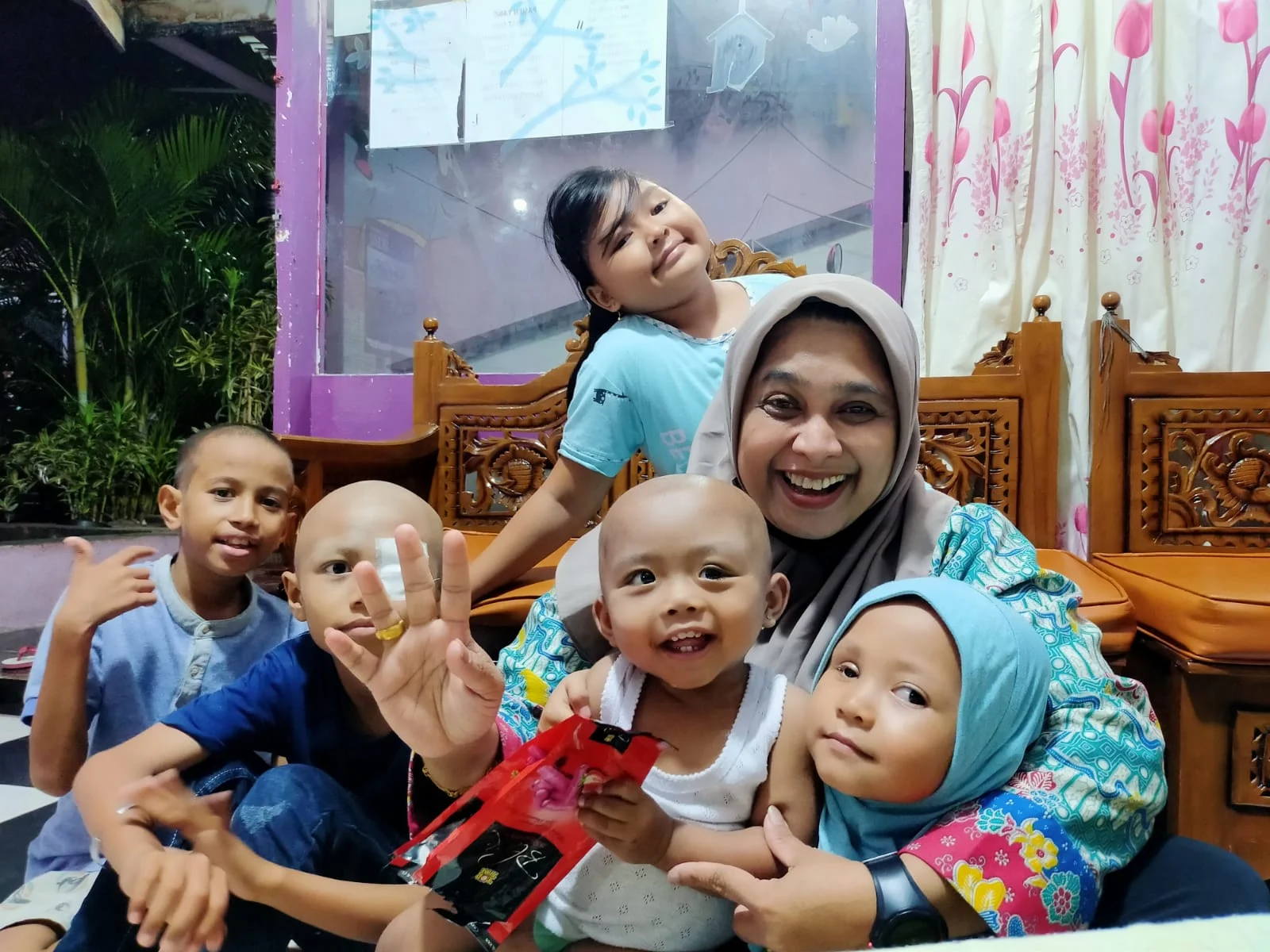 Kisah Hangat di Rumah Singgah Jembrana, Keluarga Pasien Masak Bersama Berkat Uluran Tangan Dermawan