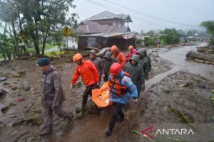 Korban Banjir di Baktiseraga Ditemukan Meninggal di Bawah Reruntuhan Rumah