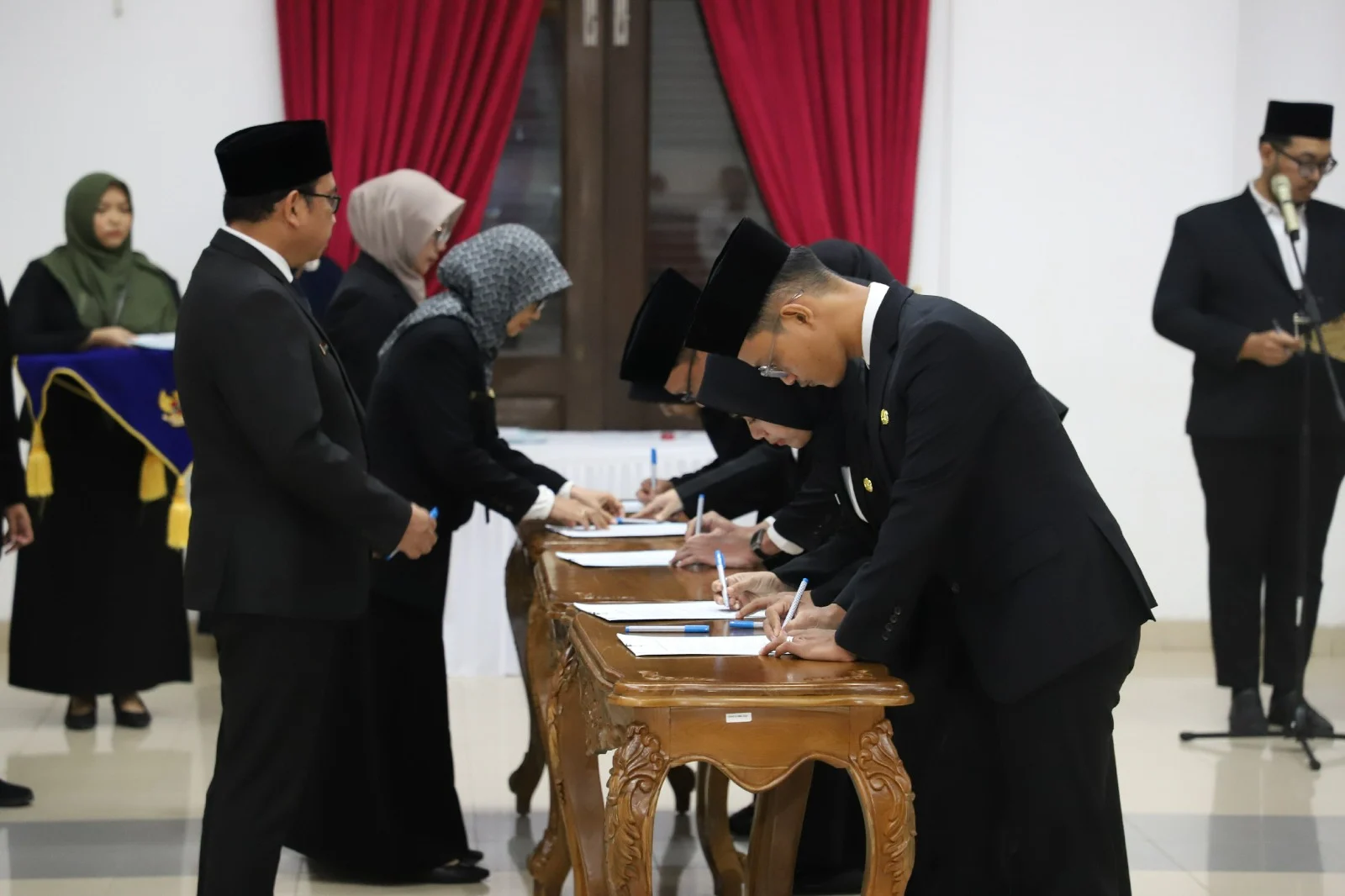 Lantik 123 PNS Baru, Bupati Sutjidra Minta ASN Adaptif di Era Digital