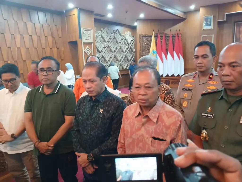 Menteri LH, Gubernur Koster, dan Walikota/Bupati Se-Bali Deklarasikan Bali 100 Persen Memilah Sampah