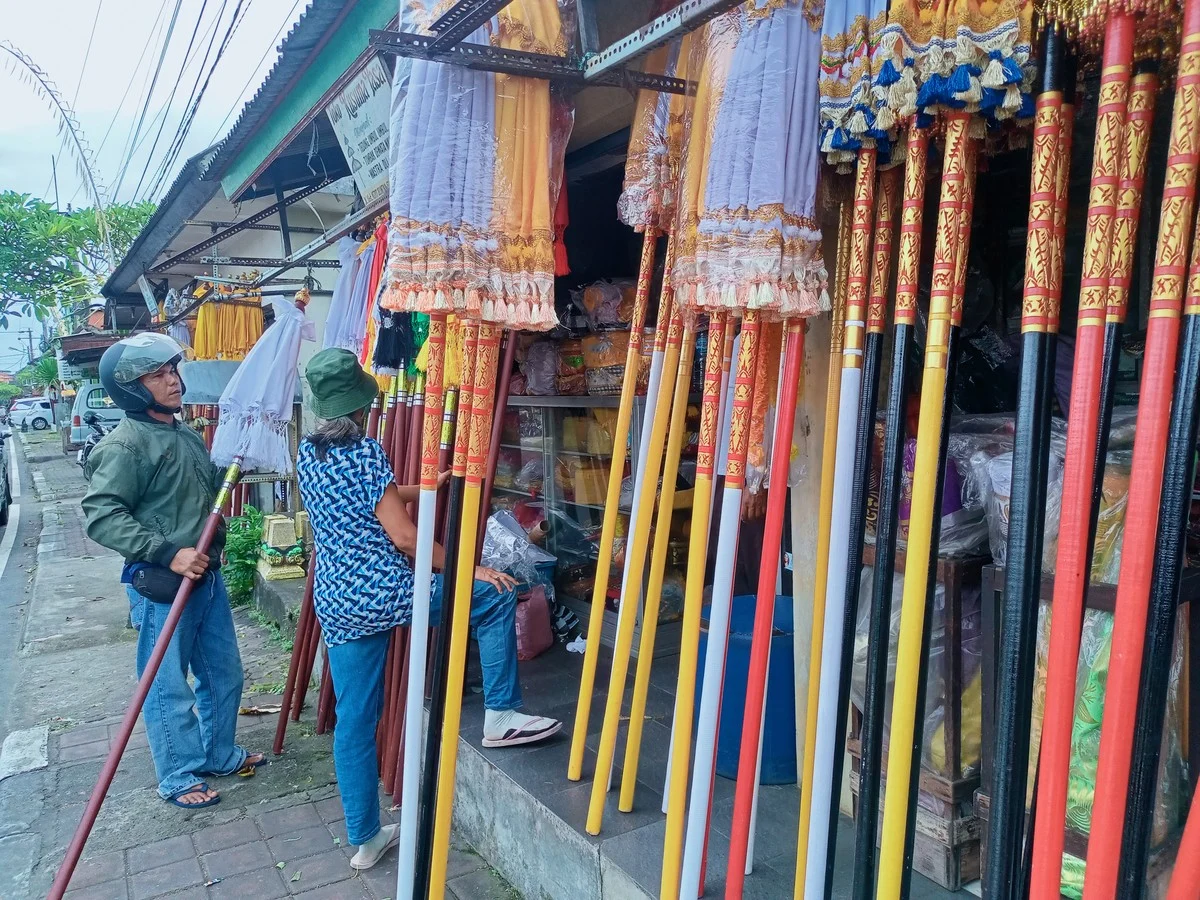 Perajin Tedung Klungkung Meningkatkan Produksi dengan Bantuan BRImo