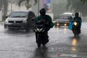 Petir Hujan Hebat Melanda Negeri! Banyak Daerah Mengalami Cuaca Buruk