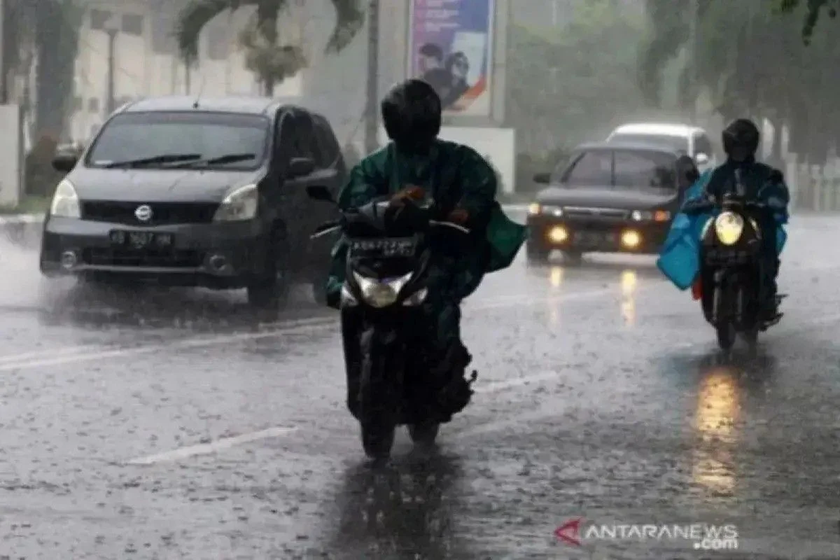 Petir Hujan Hebat Melanda Negeri! Banyak Daerah Mengalami Cuaca Buruk