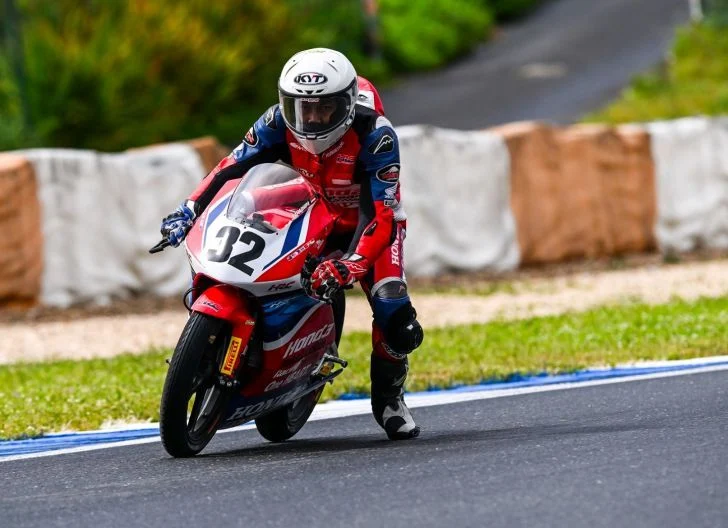 Ramadhipa Kibarkan Merah Putih di Portugal, Rebut Kemenangan Perdana Moto3 Junior World Championship
