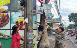 Satpol PP Denpasar Gencarkan Penertiban Media Promosi