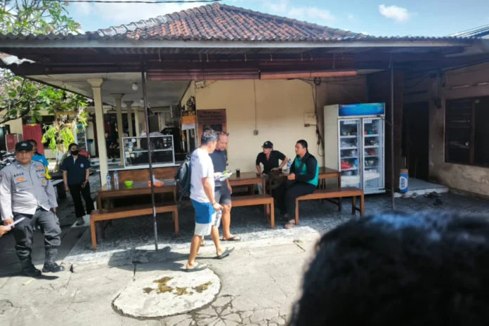 Satpol PP Denpasar Tangani Warga Diduga Alami Gangguan Kejiwaan di Jalan Gunung Tambora