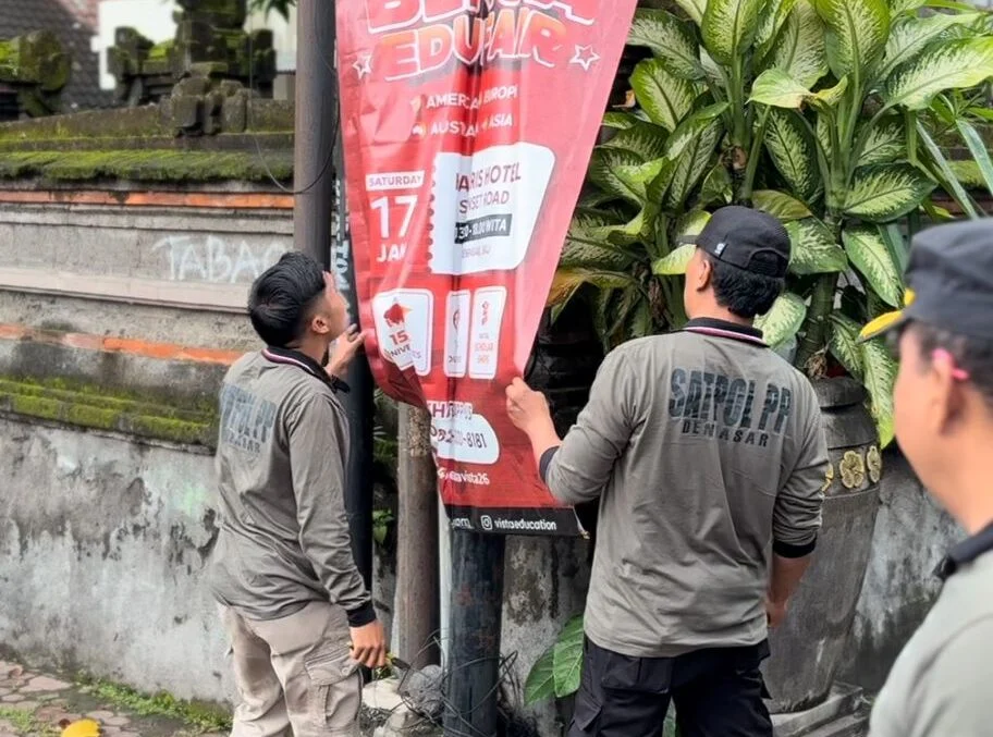 Satpol PP Denpasar Tertibkan 139 Media Promosi yang Terpasang di Fasilitas Umum