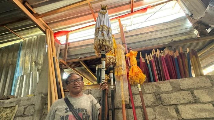 Suwastika Pertahankan Tradisi Membuat Tedung, BRImo Permudah Transaksi Usaha