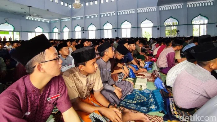 Vinindo Dukung Penderungan Santri Gontor Lewat Panggung Gembira