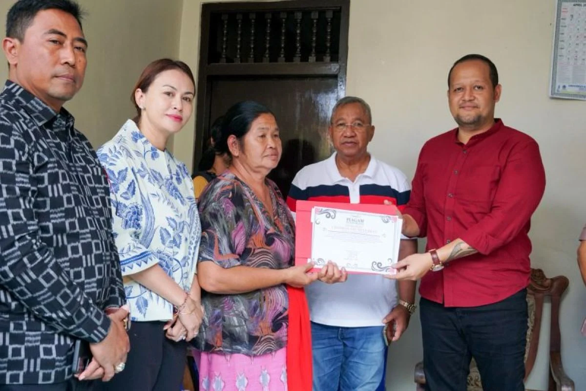 Wabup Badung Beri Penghargaan Kepatuhan Administratif Warga