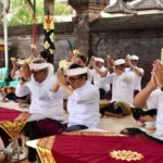 Wali Kota Jaya Negara Hadiri Pedudusan Agung di Pura Dalem Pengaotan