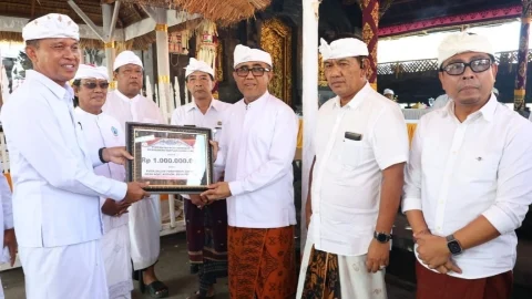 Wali Kota Jaya Negara Hadiri Rangkaian Karya Agung di Pura Segara Rupek