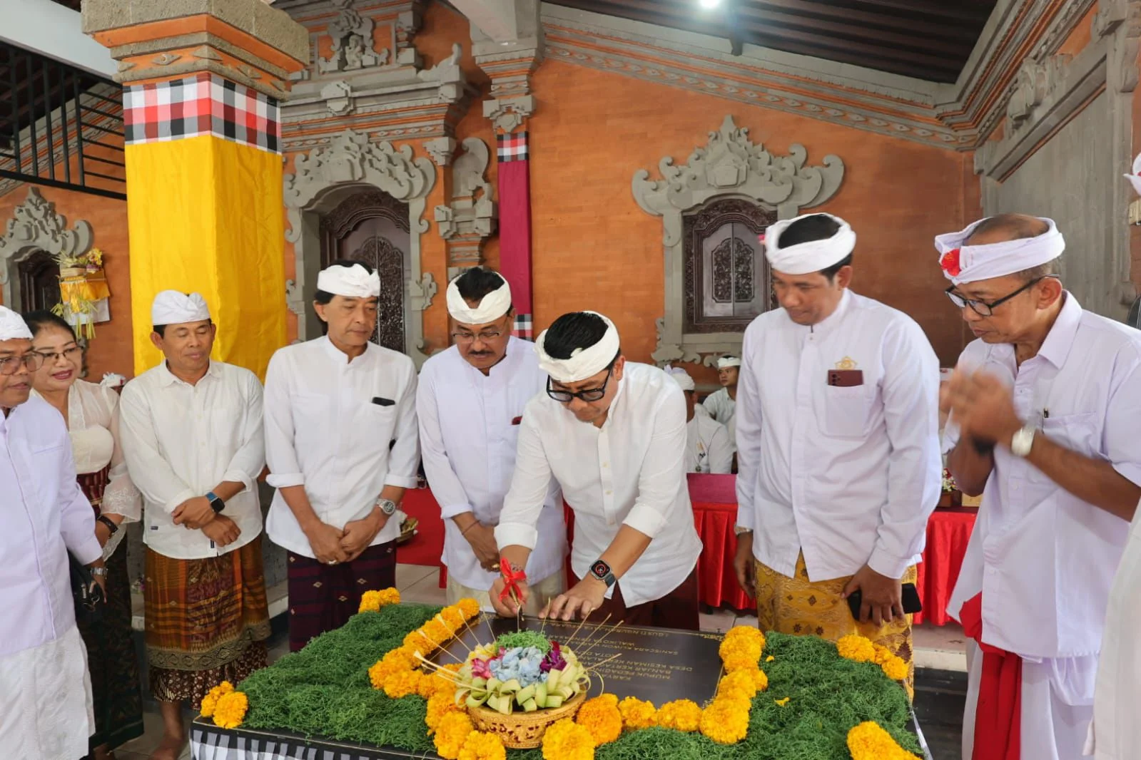 Wawali Arya Wibawa Hadiri Pecaruan di Genah Suci Penganyutan, Banjar Suwung Batan Kendal